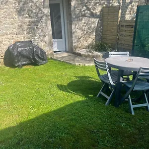  Hébergement de vacances La Petite Maison De Kerguiniou